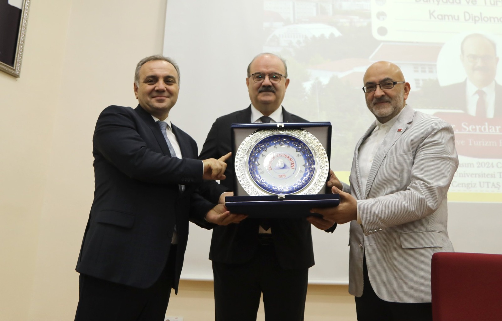 Bakan Yardımcısı Çam, Turizm Fakültesi’nin açılış dersini verdi